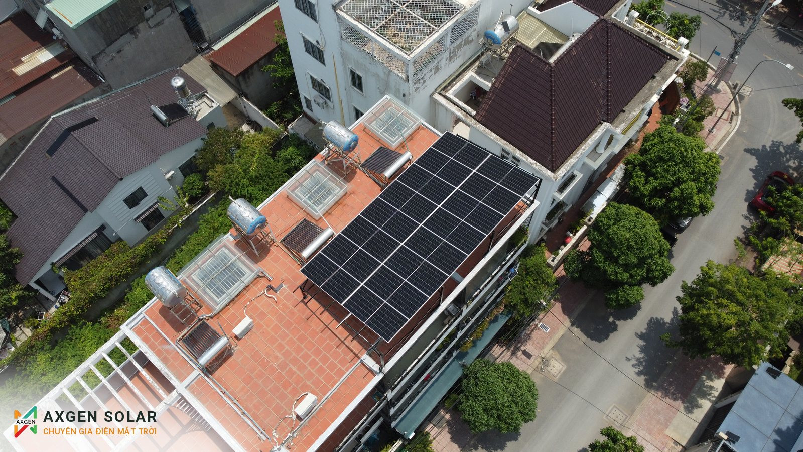 Nhà anh Khoa, Gò Vấp – 10,32 kWp + pin 30 kWh – ảnh flycam 2