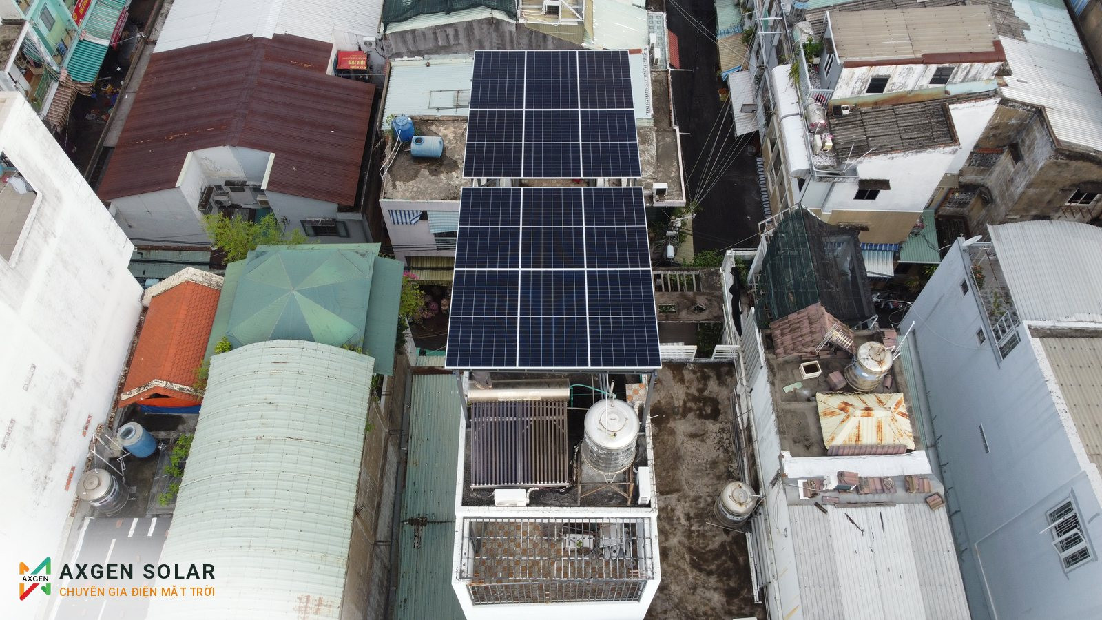 Nhà anh Quý, Quận 8 – 8,76 kWp + pin 15 kWh – ảnh flycam 2