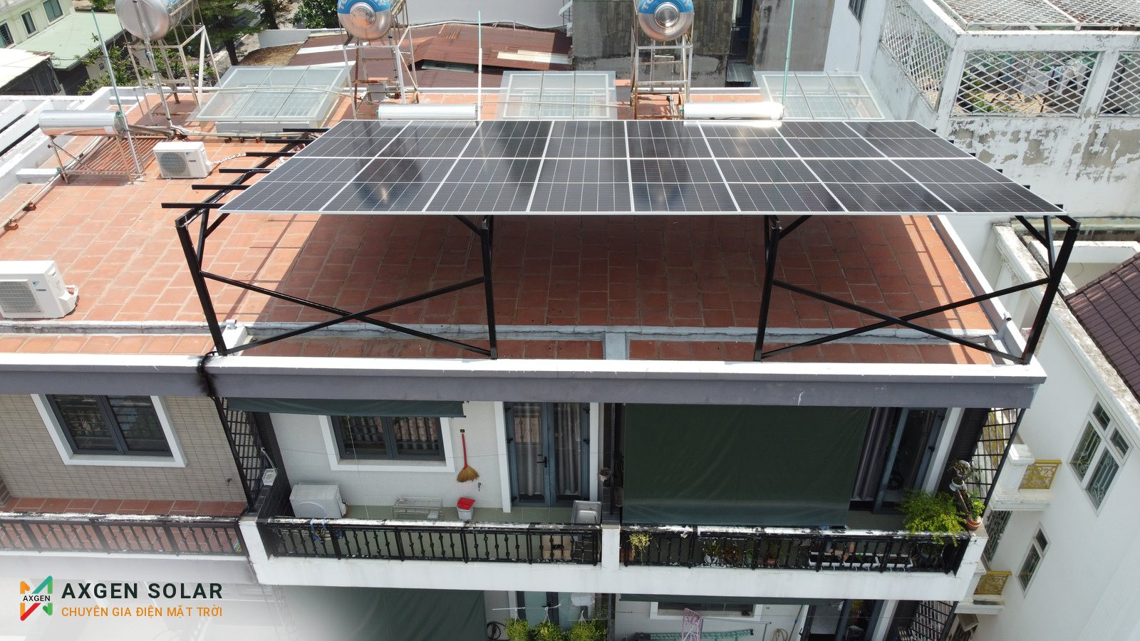 Nhà anh Khoa, Gò Vấp – 10,32 kWp + pin 30 kWh – ảnh flycam 1