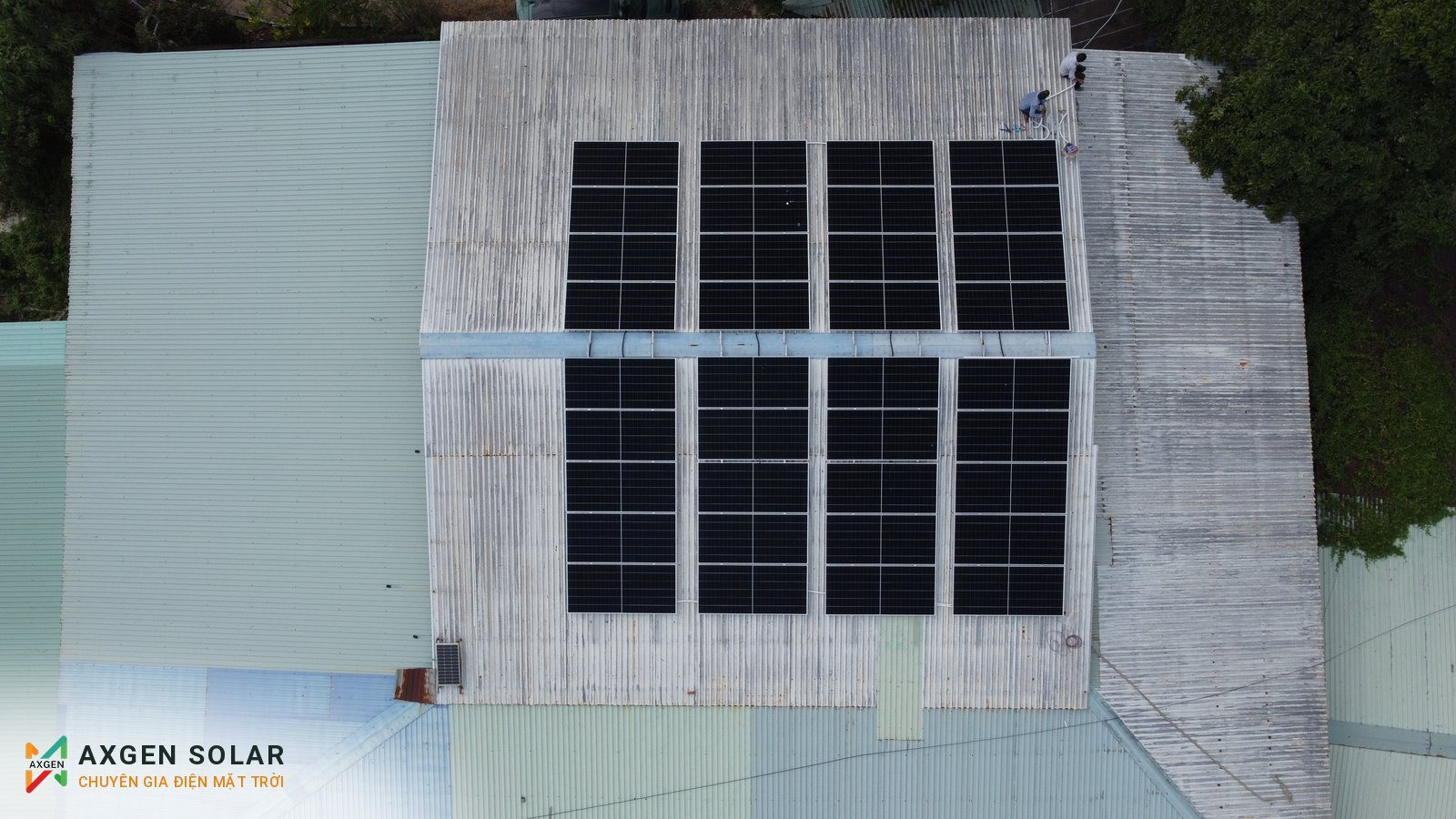 Nhà anh Phong, Củ Chi – 23,94 kWp + pin 60 kWh – 14/12/2025: Hệ thống hoàn thiện, nhìn từ trên xuống.