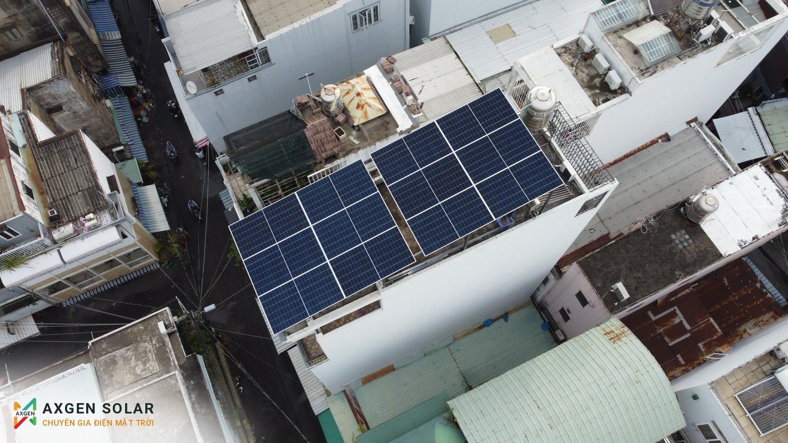 Nhà anh Quý, Quận 8 – 8,76 kWp + pin 15 kWh – ảnh flycam 1