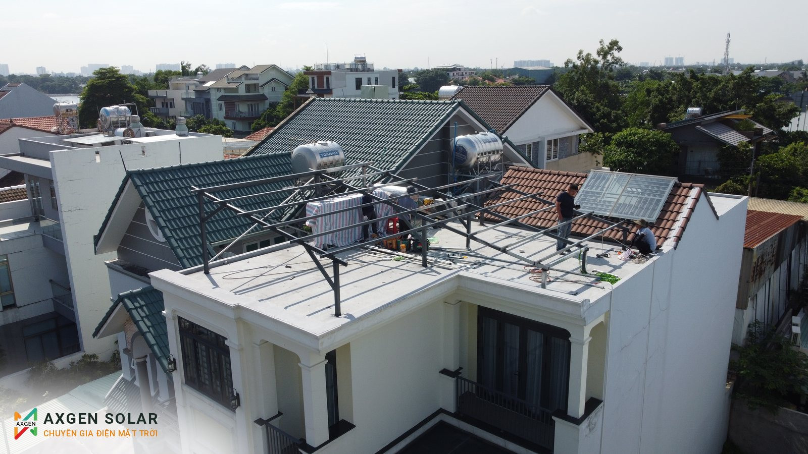 Nhà anh Dũng, Thủ Đức – 10,08 kWp + pin 30 kWh – ảnh flycam 2