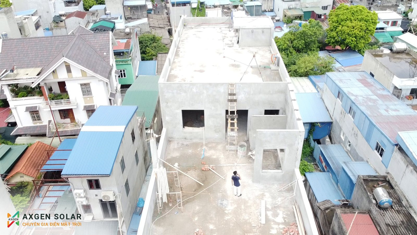 Nhà anh Đức, Nam Định – 18,45 kWp + pin 15 kWh – 23/08/2025: Mái bê tông trước khi lắp.