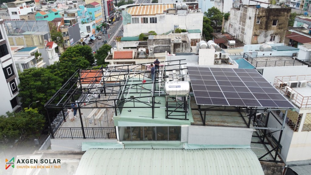 Hệ điện mặt trời trên sân thượng tòa nhà GEM CENTER, Quận 1