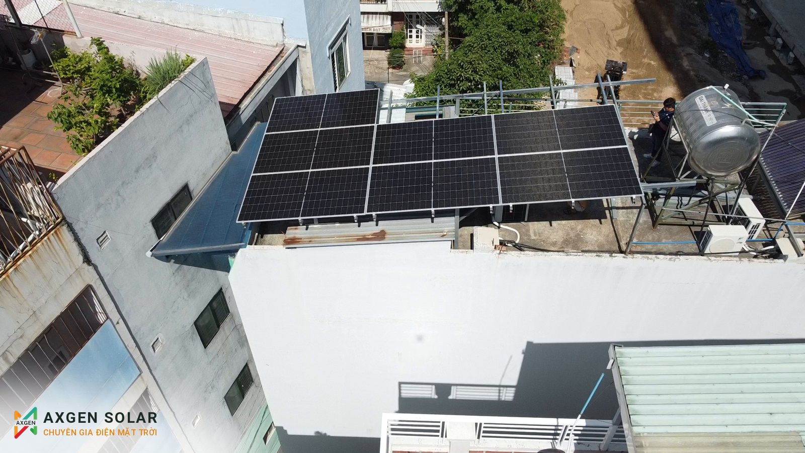 7 tấm pin mới trên mái nhà anh Hải, Quận 10