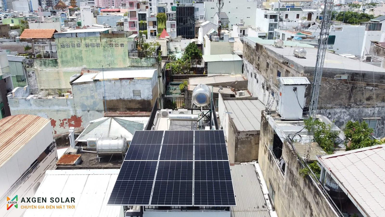 Nhà anh Phát, Quận 1 – 3,99 kWp hòa lưới – 31/07/2024: Hệ thống giữa khu nhà phố.