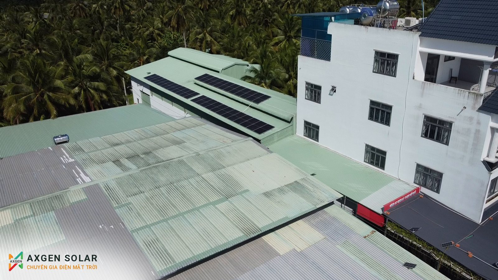 Công ty Rau củ quả Phương Đông, Tiền Giang – 16,02 kWp – 31/10/2024: Mái tôn nhà xưởng cạnh khối nhà ở.